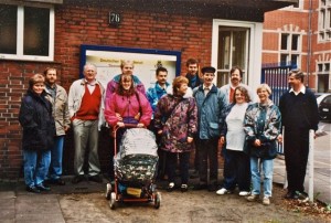 ReH Treffen 1996 in Stade, Gruppenfoto vor dem Seewetteramt in Hamburg