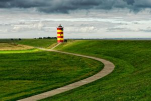Foto Carsten Ruthemann, Ostfriesland © https://www.pexels.com/de-de/foto/landschaft-feld-hugel-gras-13532693/
